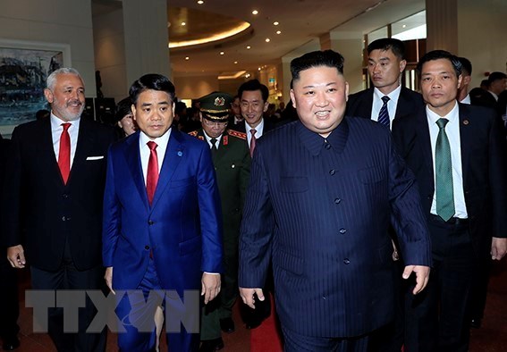  Chủ tịch UBND Thành phố Hà Nội Nguyễn Đức Chung đón Chủ tịch Triều Tiên Kim Jong-un, tại khách sạn Melia. (Ảnh: Nhan Sáng/TTXVN)