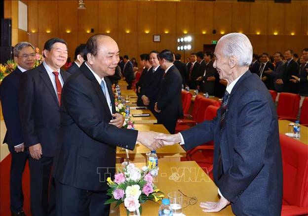 Thủ tướng Nguyễn Xuân Phúc với các đại biểu dự buổi lễ. Ảnh: Thống Nhất /TTXVN