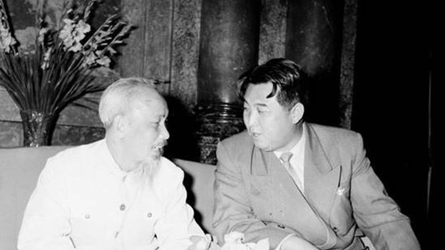 Ngày 28/11/1958, tại Phủ Chủ tịch, Chủ tịch Hồ Chí Minh tiếp Thủ tướng Kim Nhật Thành, dẫn đầu đoàn đại biểu Đảng và chính phủ Triều Tiên sang thăm hữu nghị Việt Nam từ ngày 27/11 đến 3/12/1958.(Ảnh: TTXVN)