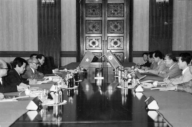  Chủ tịch Triều Tiên Kim Nhật Thành hội đàm với Chủ tịch Hội đồng Nhà nước Võ Chí Công, ngày 6/9/1988, tại Đại lễ đường Kumsusan ở Thủ đô Bình Nhưỡng. (Ảnh: Minh Điền/TTXVN)