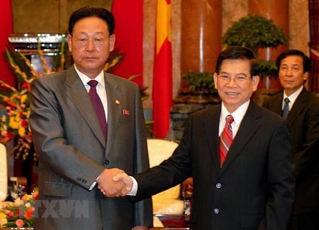  Chủ tịch nước Nguyễn Minh Triết tiếp Thủ tướng Nội các Cộng hòa Dân chủ Nhân dân Triều Tiên Kim Yong-il thăm chính thức Việt Nam, ngày 29/10/2007, tại Phủ Chủ tịch. (Ảnh: Nhan Sáng/TTXVN)