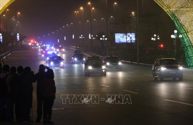 Đoàn xe hộ tống Tổng thống Mỹ Donal Trump từ sân bay Nội Bài về Trung tâm Hà Nội. Ảnh: Dương Giang/TTXVN