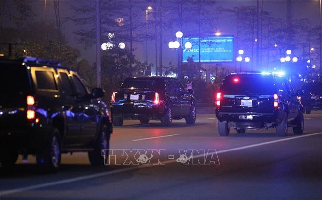 Đoàn xe hộ tống Tổng thống Mỹ Donal Trump từ sân bay Nội Bài về khách sạn Marriott JW. Ảnh: Dương Giang/TTXVN