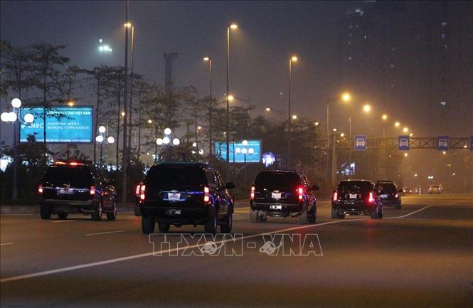 Đoàn xe hộ tống Tổng thống Mỹ Donal Trump từ sân bay Nội Bài về khách sạn Marriott JW. Ảnh: Dương Giang/TTXVN