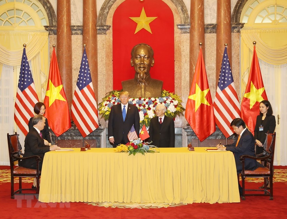  Lễ ký Thỏa thuận hợp tác thương mại giữa doanh nghiệp Việt Nam-Hoa Kỳ cung cấp động cơ máy bay giữa Hãng hàng không Vietjet Air và Hãng sản xuất máy bay Boeing. (Ảnh: Trí Dũng/TTXVN)