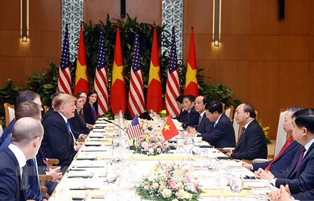   Thủ tướng Nguyễn Xuân Phúc ăn trưa làm việc với Tổng thống Mỹ Donald Trump. (Ảnh: Thống Nhất/TTXVN)