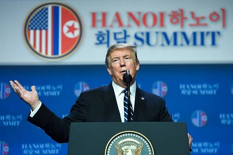 Tổng thống Donald Trump muốn dỡ bỏ lệnh trừng phạt với Triều Tiên. Ảnh: AFP
