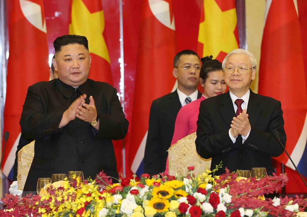  Tổng Bí thư, Chủ tịch nước Nguyễn Phú Trọng và Chủ tịch Triều Tiên Kim Jong-un. (Ảnh: Trí Dũng/TTXVN)