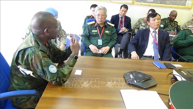 Buổi làm việc của đoàn công tác với Trung tướng Frank Mushyo Kamanzi, Tư lệnh Quân sự Phái bộ UNMISS. 