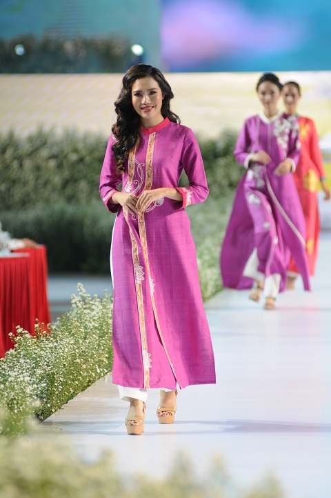 Các nghệ sỹ tham gia trình diễn các bộ sưu tập áo dài tại Lễ hội Áo dài TP Hồ Chí Minh 2019.