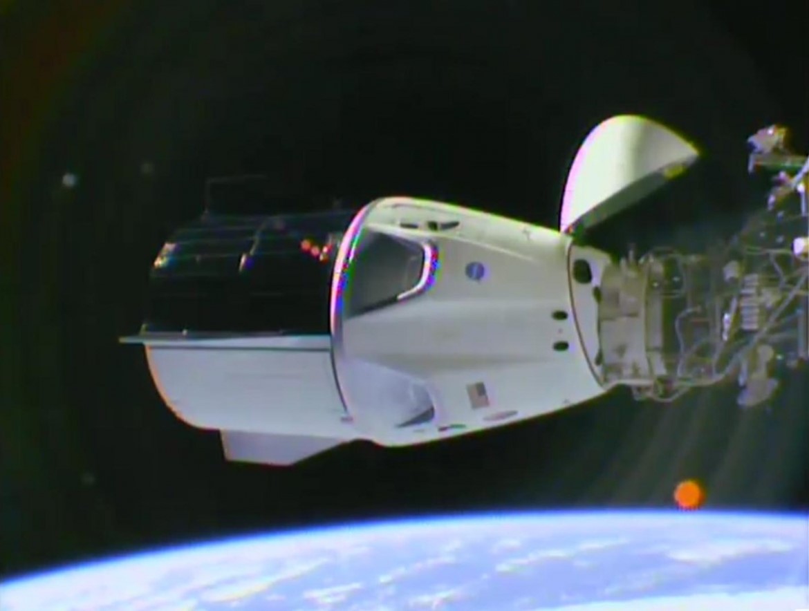 Tàu Crew Dragon kết nối thành công với Trạm vũ trụ ISS. Ảnh: nasaspaceflight.com