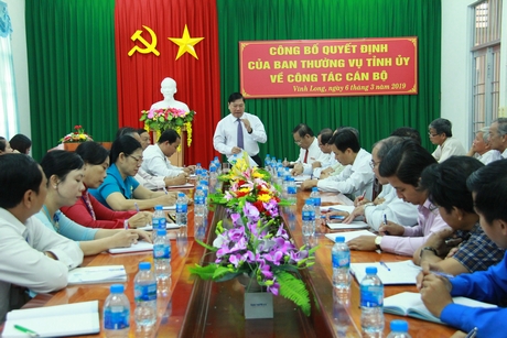 Bí thư Tỉnh ủy- Trần Văn Rón đến dự buổi công bố quyết định cán bộ nhà trường.
