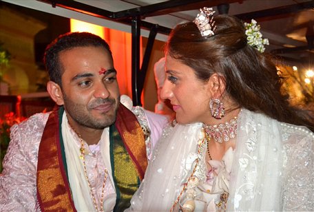 Cô dâu và chú rể trong đám cưới tỉ phú Ấn Độ tổ chức tại Phú Quốc. Ảnh: Lục Tùng