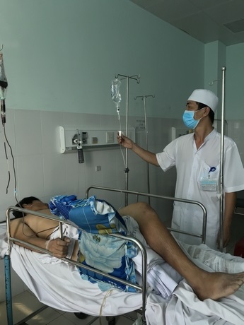 Anh Nguyễn Hữu Thọ đang được theo dõi, điều trị tích cực tại Bệnh viện Đa khoa tỉnh Vĩnh Long.