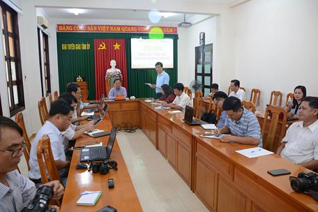  Quang cảnh buổi họp báo ở Bình Thuận chiều 19-3 - Ảnh: ĐỨC TRONG