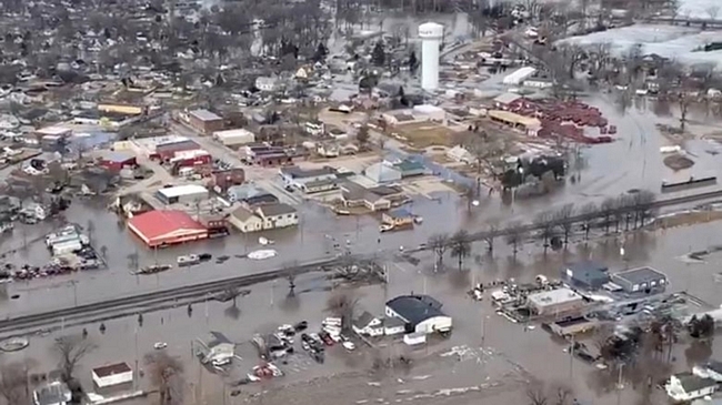 Hình ảnh từ trên cao các khu vực bị ảnh hưởng nặng vì lũ lụt ở Valley, Nebraska.