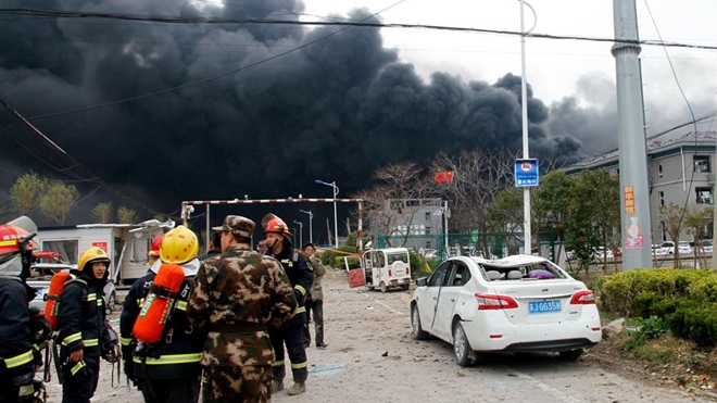 Cơ quan Y tế tỉnh Giang Tô thông báo họ đã cử 3.500 nhân viên y tế và 90 xe cứu thương từ 16 bệnh viện tham gia chữa trị các nạn nhân. Trong khi đó, Chính phủ Trung Quốc tuyên bố thành lập nhóm điều tra vụ nổ này.
