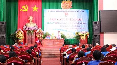 Đồng chí Nguyễn Văn Săn- Phó Trưởng ban Tuyên giáo Tỉnh ủy phát biểu tại buổi tọa đàm
