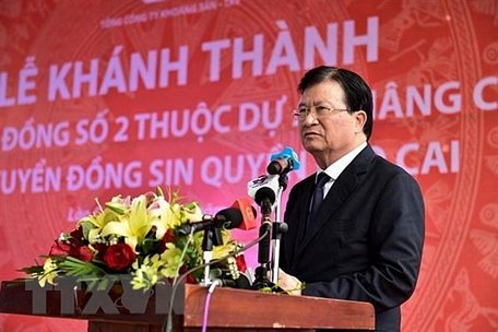 Phó Thủ tướng Trịnh Đình Dũng phát biểu tại buổi lễ khánh thành nhà máy. (Ảnh: Quốc Khánh/TTXVN)