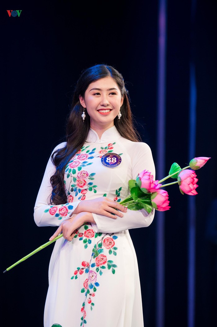 Ngọc Linh cũng được biết đến khi cô từng dự thi Hoa hậu Việt Nam 2018 và vào đến top 10 cùng danh hiệu Người đẹp truyền thông. Người đẹp gây chú ý với vẻ ngoài xinh đẹp, duyên dáng trong phần thi áo dài.