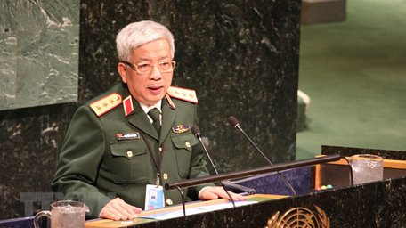  Thượng tướng Nguyễn Chí Vịnh, Thứ trưởng Bộ Quốc phòng phát biểu tại Hội nghị. (Ảnh: Hữu Thanh/TTXVN)