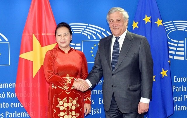 Chủ tịch Quốc hội Nguyễn Thị Kim Ngân và Chủ tịch Nghị viện châu Âu A.Ta-gia-ni. Ảnh: TRỌNG ĐỨC (TTXVN)