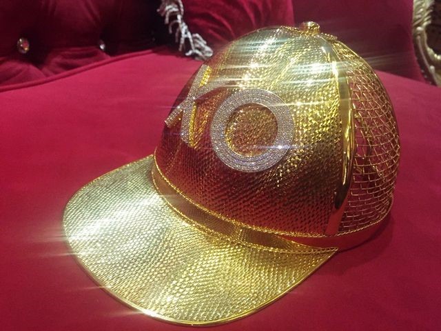Chiếc nón vàng trị giá gần 1,85 tỷ đồng của đại gia Trần Ngọc Phúc