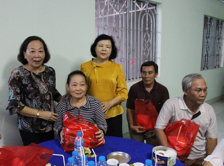 33 thành viên CLB Người khuyết tật Phường 1 và Phường 2 họp mặt nhân ngày Người khuyết tật Việt Nam.