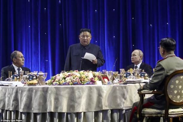 Nhà lãnh đạo Kim Jong Un phát biểu tại bữa tối với Tổng thống Putin ngày 25/4.