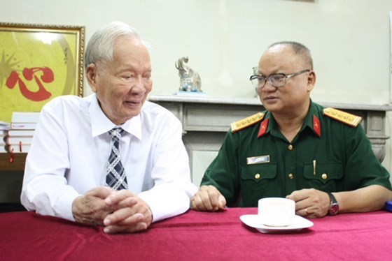 Đại tướng Lê Đức Anh và Đại tá, PGS-TS Hồ Sơn Đài