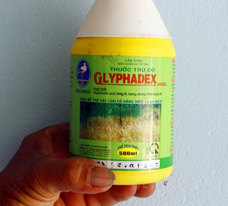 Thuốc diệt cỏ có chứa hoạt chất Glyphosate.