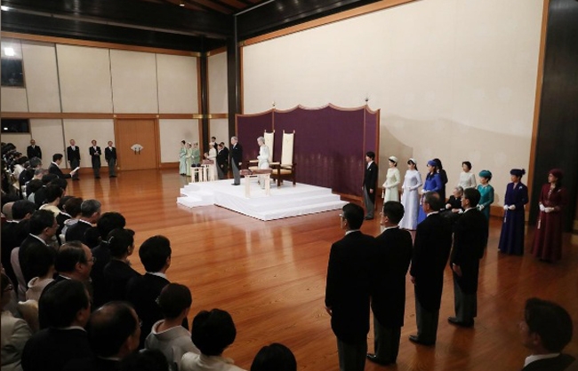 Hoàng hậu Michiko, Hoàng Thái tử Naruhito nằm trong số 300 nhân vật dự sự kiện này.