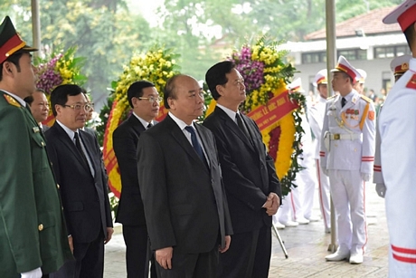 Đoàn Chính phủ nước CHXHCN Việt Nam do Thủ tướng Nguyễn Xuân Phúc làm trưởng đoàn vào viếng Đại tướng Lê Đức Anh.