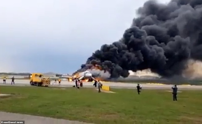 Một nhân chứng là hành khách may mắn thoát chết cho biết, dường như chiếc máy bay đã bị sét đánh trúng ngay khi cất cánh.