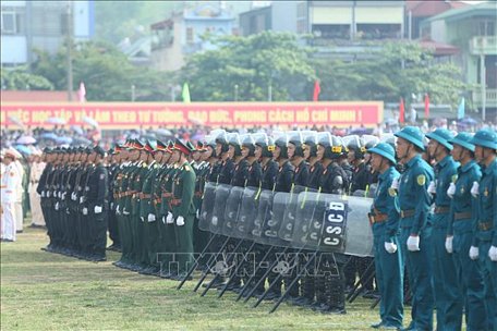 Các khối lực lượng vụ trang tỉnh Điện Biên tham ra diễu hành tại buổi lễ. Ảnh: Tuấn Anh/TTXVN