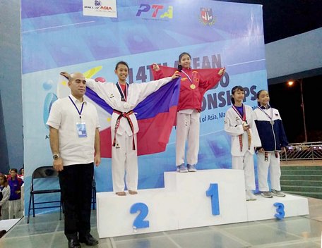 Các VĐV Taekwondo Vĩnh Long giành huy chương tại Giải Taekwondo Đông Nam Á 2019.