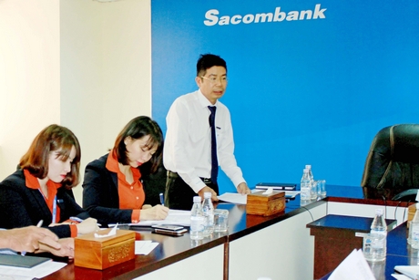 Ông Cao Hồng Sơn- Giám đốc Sacombank chi nhánh Vĩnh Long phát biểu trong cuộc họp BTC giải.