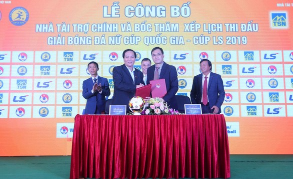 Lễ ký hợp đồng và công bố giải bóng đá nữ Cúp quốc gia 2019 - Ảnh: Nam Khánh