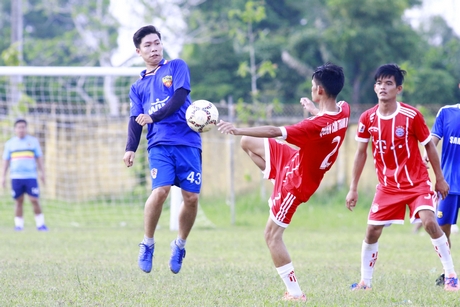 Giải bóng đá vô địch huyện Mang Thít mùa giải 2017.