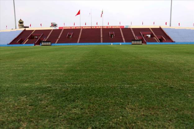Cận cảnh mặt cỏ SVĐ, chất lượng đảm bảo không kém gì các sân đấu tại V.League. Ảnh: VFF