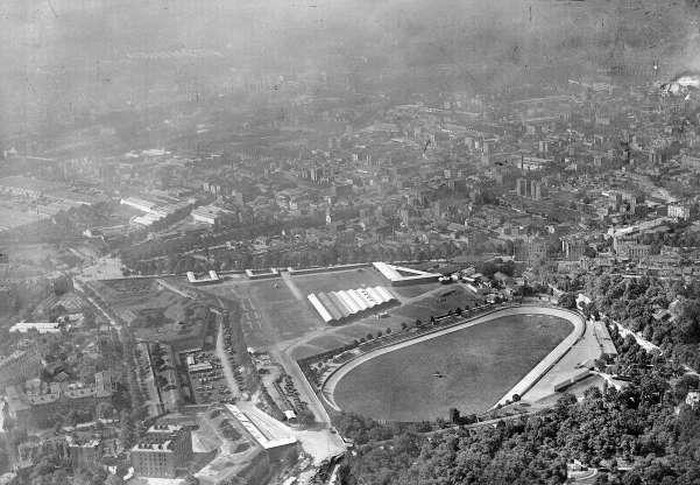 Quang cảnh sân vận động Parc des Princes ở Paris nhìn từ trên cao.