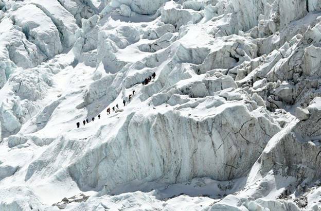 Ước tính, cho tới nay đã có 306 người thiệt mạng khi leo Everest.