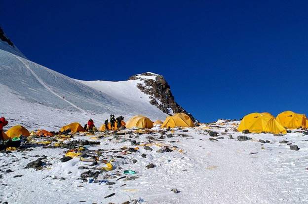 Hàng thập kỷ thương mại hóa tuyến leo núi Everest đã khiến nơi này trở thành một trong những bãi rác lớn nhất thế giới.