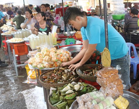Những món ăn vặt cũng góp phần làm nên tên tuổi của chợ Châu Đốc