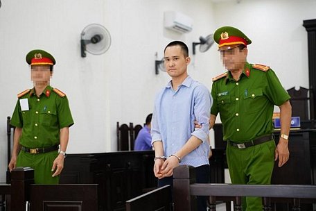 Nguyễn Bá Lợi sau khi nghe tuyên án 9 năm tù. Ảnh: ĐỖ TRUNG