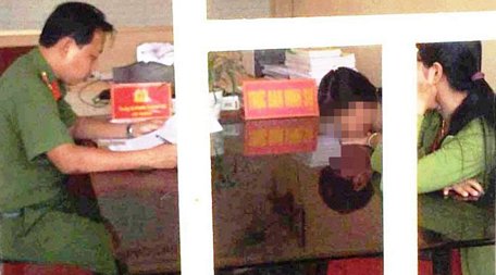 Chị D. cùng con gái 10 tuổi được Công an huyện Tam Bình lấy lời khai xung quanh việc nghi cháu bị người đàn ông lạ sàm sỡ tại sân trường.