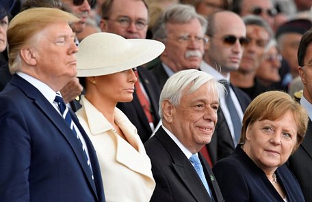 (Từ trái qua): Tổng thống Mỹ Donald Trump, đệ nhất phu nhân Melania Trump, Tổng thống Hy Lạp Prokopis Pavlopoulos và Thủ tướng Đức Angela Merkel dự lễ kỷ niệm 75 năm ngày diễn ra sự kiện D-Day ở Portsmouth, Anh ngày 5/6 - Ảnh: REUTERS