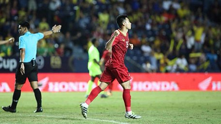 Đức Huy ăn mừng bàn thắng gỡ hòa 1-1 cho ĐT Việt Nam