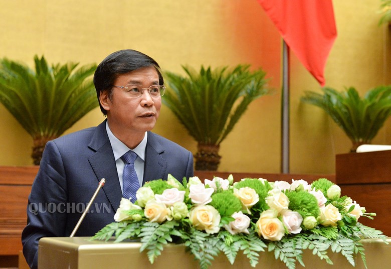 Tổng thư ký - Chủ nhiệm Văn phòng Quốc hội Nguyễn Hạnh Phúc báo cáo tiếp thu, giải trình về dự thảo Nghị quyết về Chương trình giám sát của Quốc hội năm 2020.