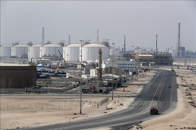 Cơ sở sản xuất khí hóa lỏng và khí tự nhiên hóa lỏng của Qatar ở Ras Laffan, cách thủ đô Doha khoảng 80km về phía Bắc. Ảnh: AFP/TTXVN
